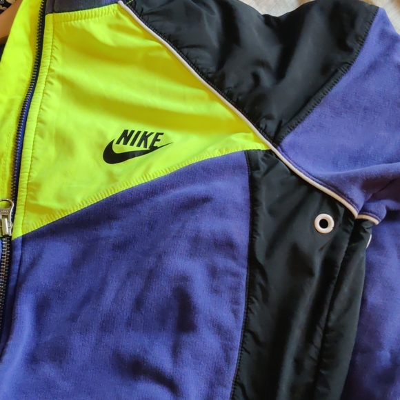 Nike hooded sweatshirt with fun neon details - Picture 7 of 11